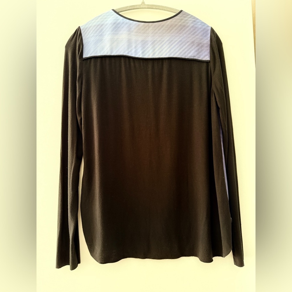 Eli Tahari Blue Gradient Silk Front Top with Black Modal Sleeves - Size Small - Picture 8 of 9